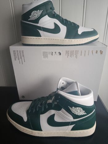 Air Jordan 1 MID Authentique 
Neuf