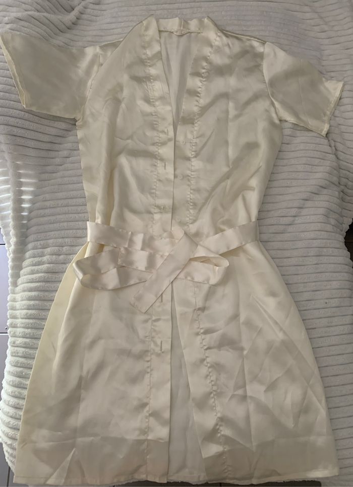 Peignoir en satin blanc