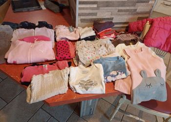 Lot de vêtements fille taille 12 mois hiveŕ