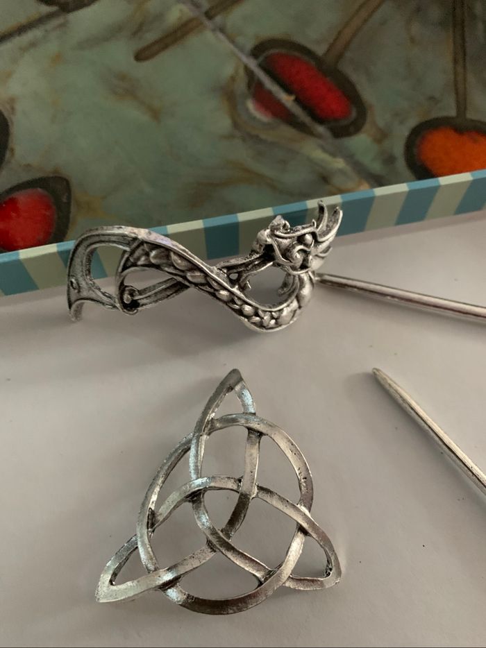 2 épingles à cheveux dragon et symbole viking