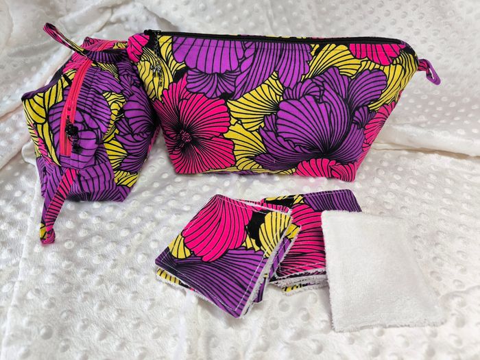 Trousse de toilette doublée et ses lingettes en éponge de bambou
