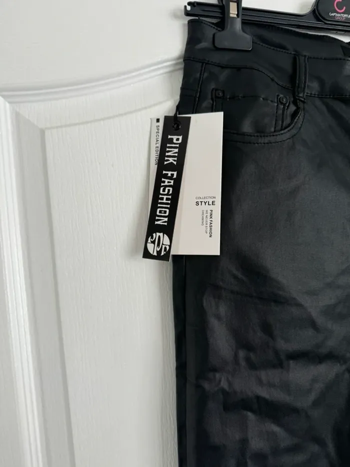 Joli pantalon imitation cuir - photo numéro 2