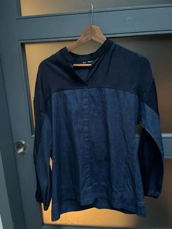 Blouse. Bleue