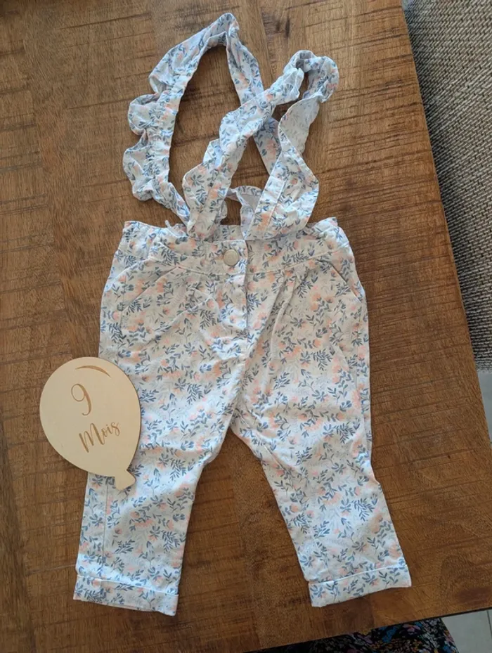 Pantalon à bretelles