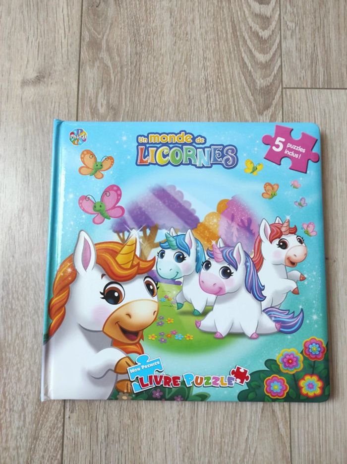 Grand livre puzzle un monde de licornes