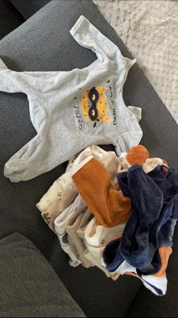 Lot 9 pyjamas 1 mois
