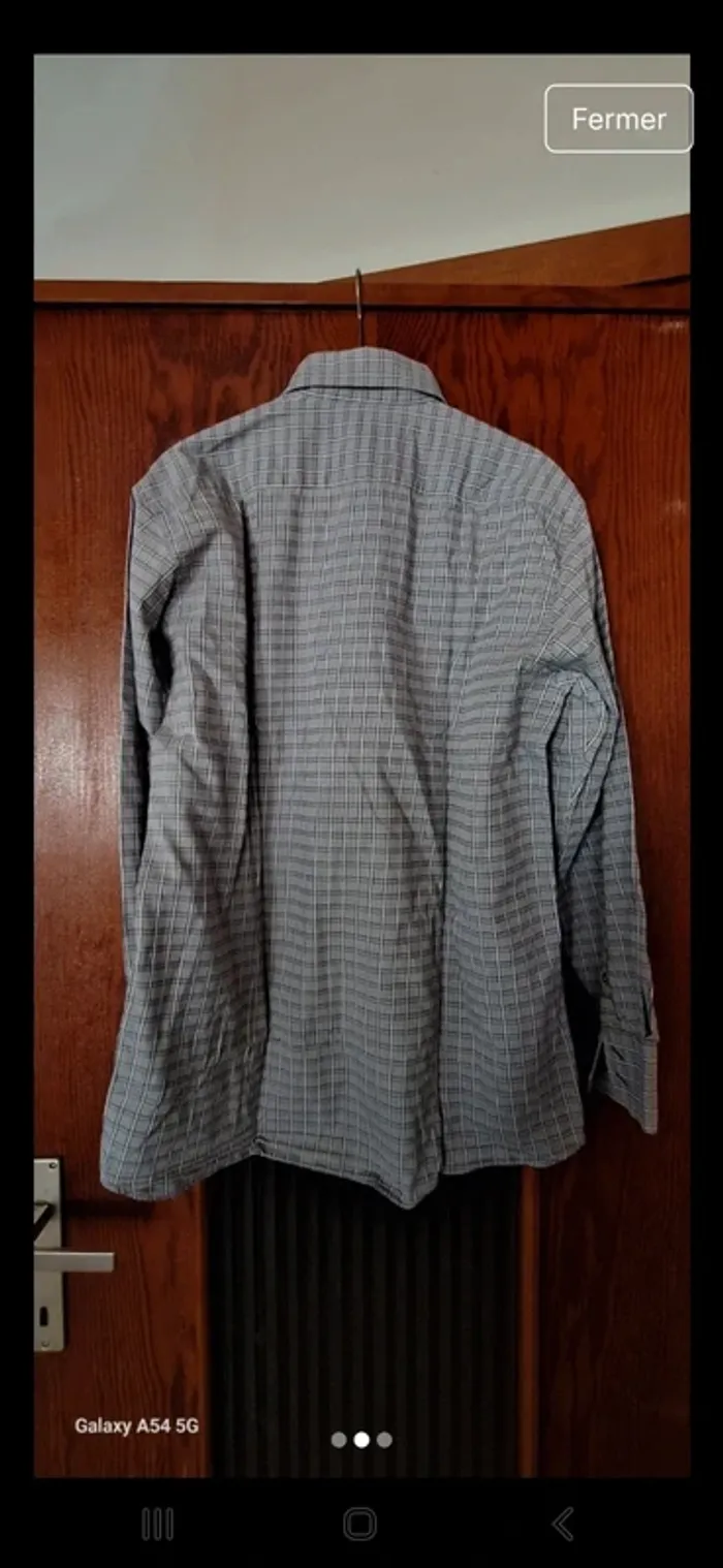 Chemise Dansaert 41/42
Un bouton à remplacer - photo numéro 2