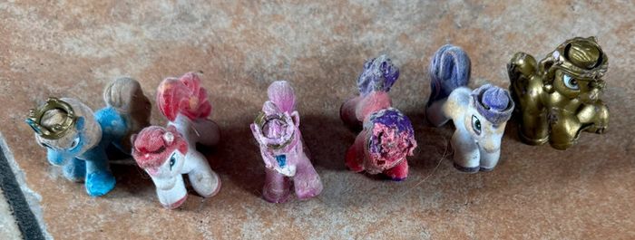 Lot 6  mini poney