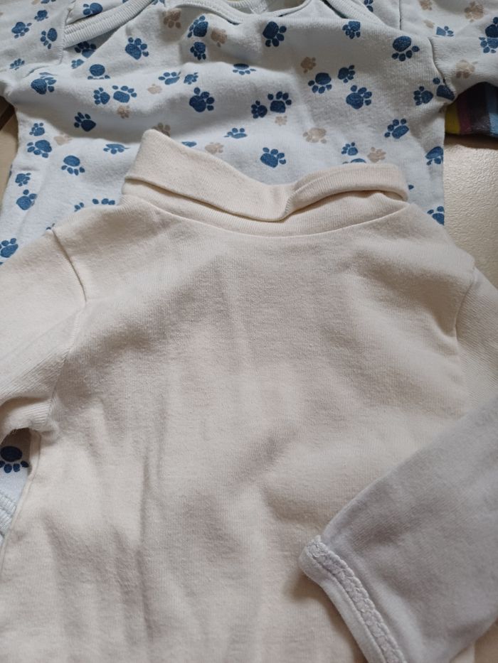 5 bodies manches longues 12 mois - photo numéro 4