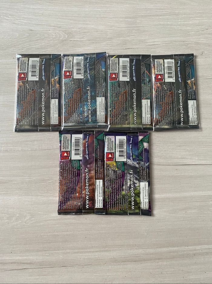 Boosters Pokémon Soleil et Lune  (Ombres Ardentes/Gardien Ascendants) - photo numéro 2