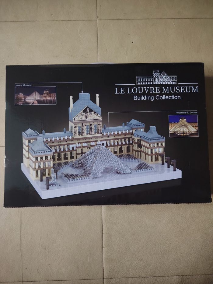 Jeu de construction musée du Louvre type lego neuf et scellé