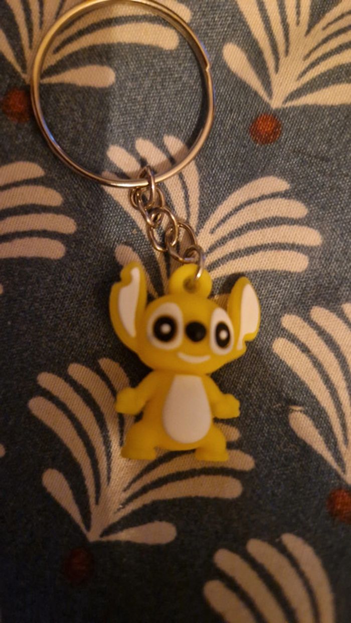 Porte clé stitch jaune