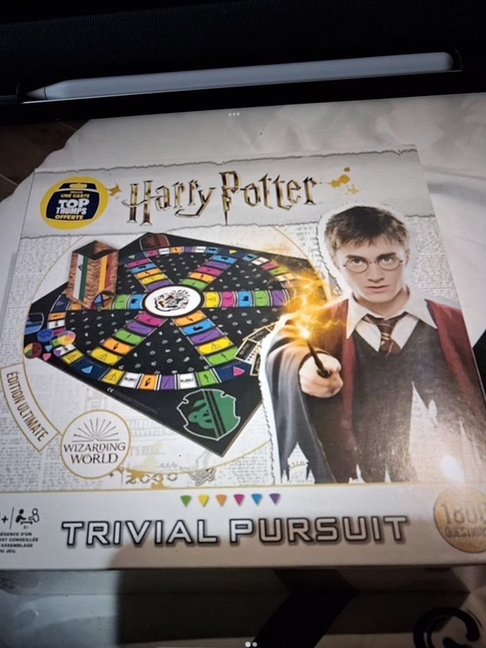 Trivial poursuit harry potter. Neuf. Sous blister. 30 % remise avec code