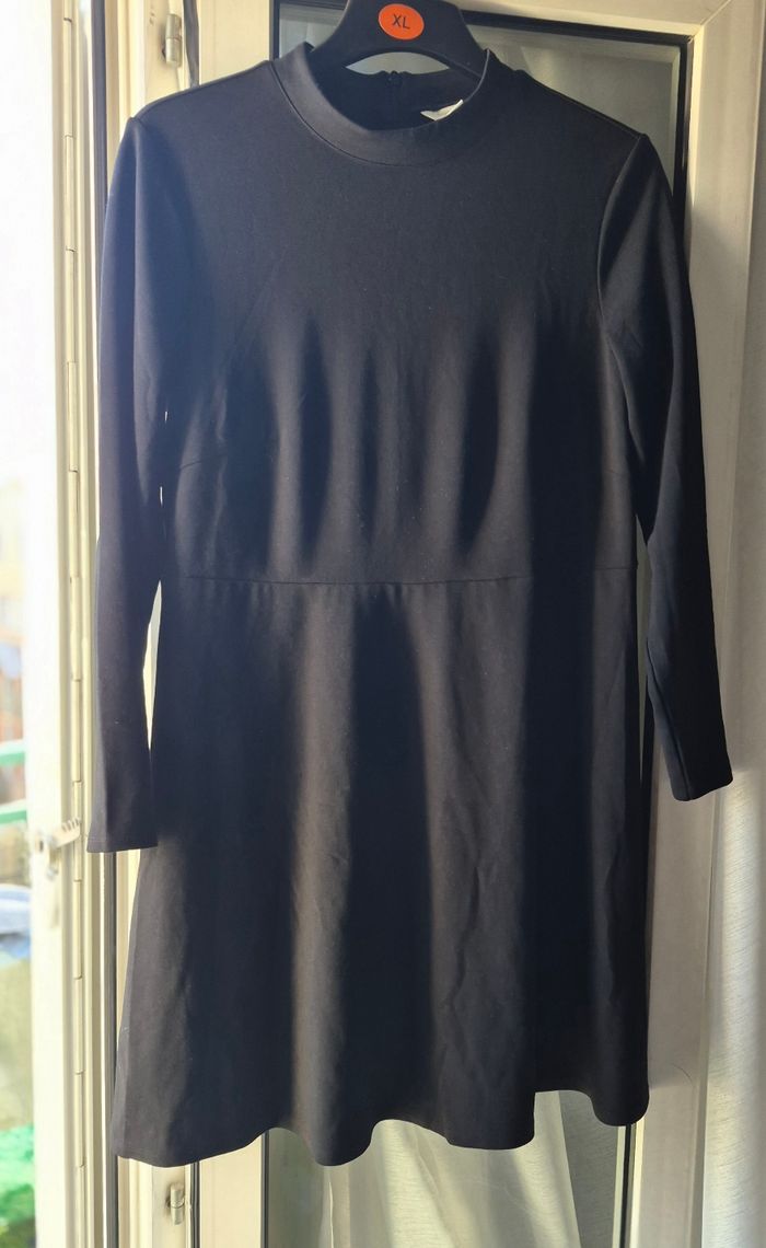 Robe noir H&M manches longue  taille L/xl - photo numéro 3