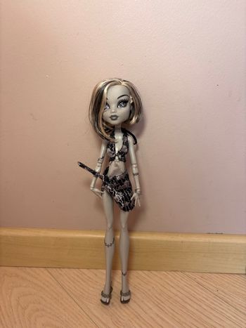 Poupée Monster High Frankie Stein Skull Shore