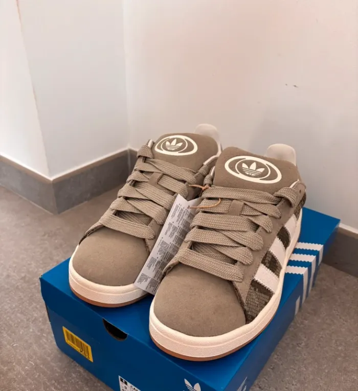 Baskets Adidas Campus 00s Taille 44 2/3 - photo numéro 4