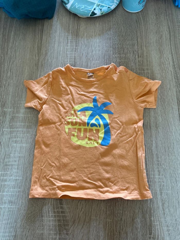 T-Shirt neuf T.24 mois