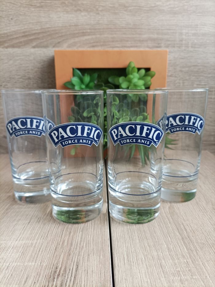 Lot 4 verres pacific force anis