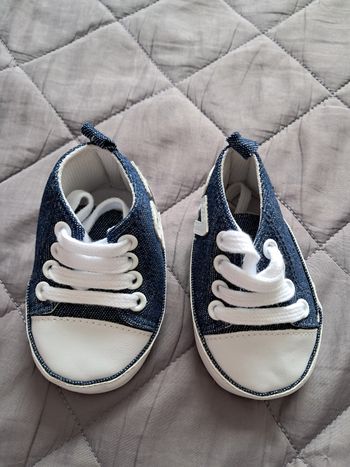 Petites baskets style "Converse" bleues et blanches - Taille Naissance