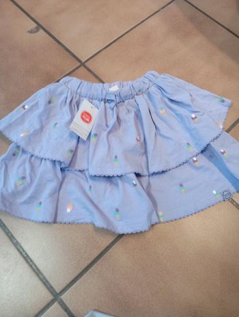 Jupe à volants violette neuve 3 ans