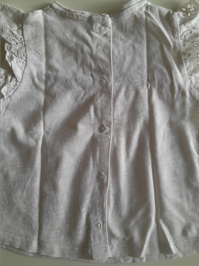 Tee shirt bébé fille sans manches avec dentelle blanc 12 mois - photo numéro 3