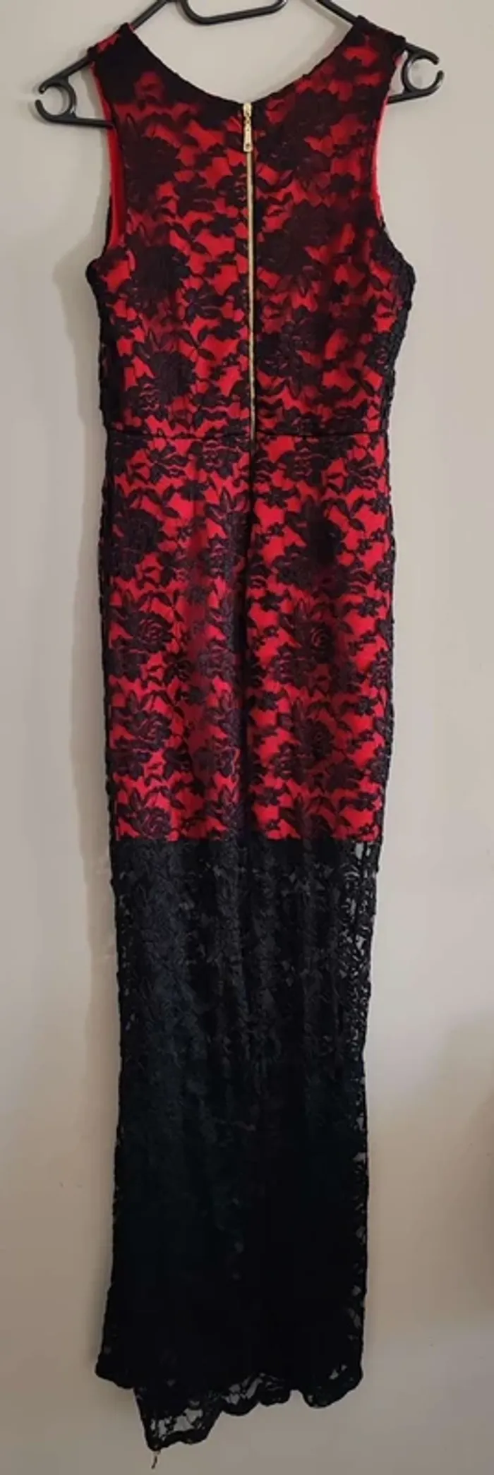 Robe à dentelle noire et rouge made in Italie - photo numéro 2