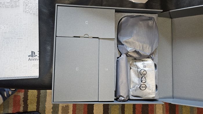 PS5 Pro 30e anniversaire + lecteur de disque - photo numéro 2
