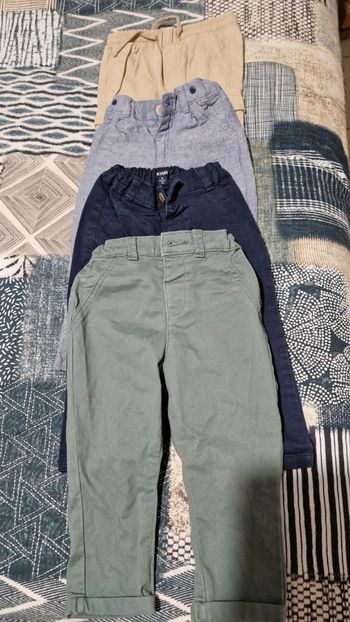 Lot de 4 pantalons garçon kiabi 18 mois
taille élastique réglable