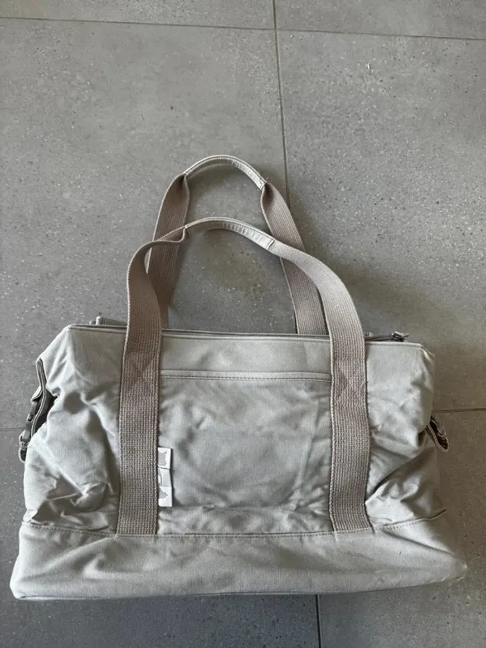 Sac à langer beige Jacadi, bon état mais petites marques d'usures dans les coins 37x26cm - photo numéro 8