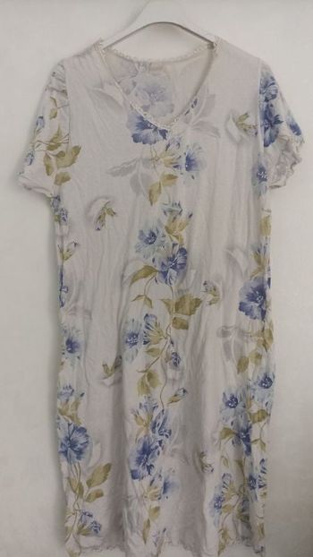Chemises de nuit motifs fleurs manches courtes taille 38/40