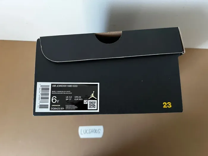 Nike Air Jordan 1 Mid Barely Grape - 38,5 - photo numéro 9