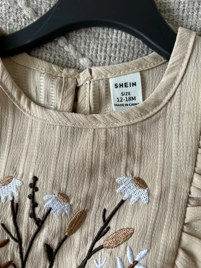 Robe beige floral 18 mois - photo numéro 2