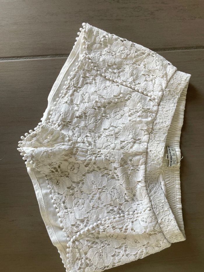 Short dentelle