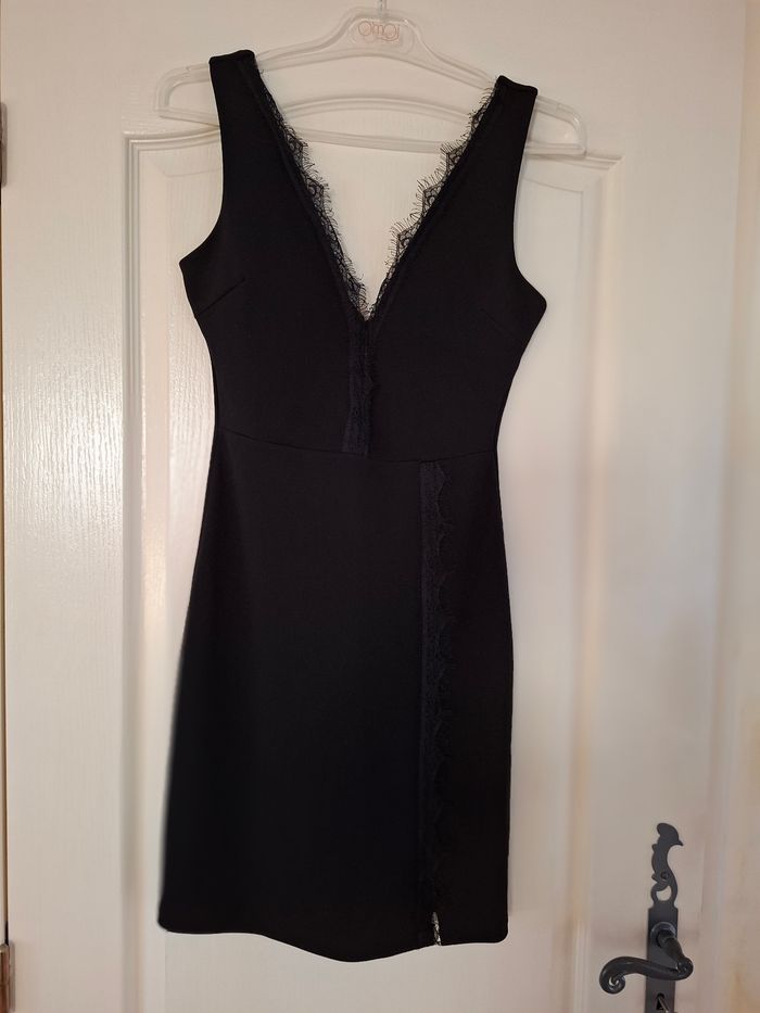 Belle Robe noire V à dentelle neuve - photo numéro 7