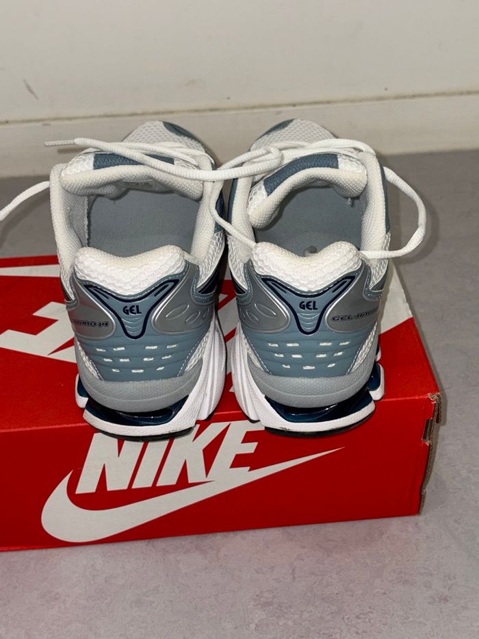 Baskets Asics - Taille 42 - État neuf - photo numéro 4