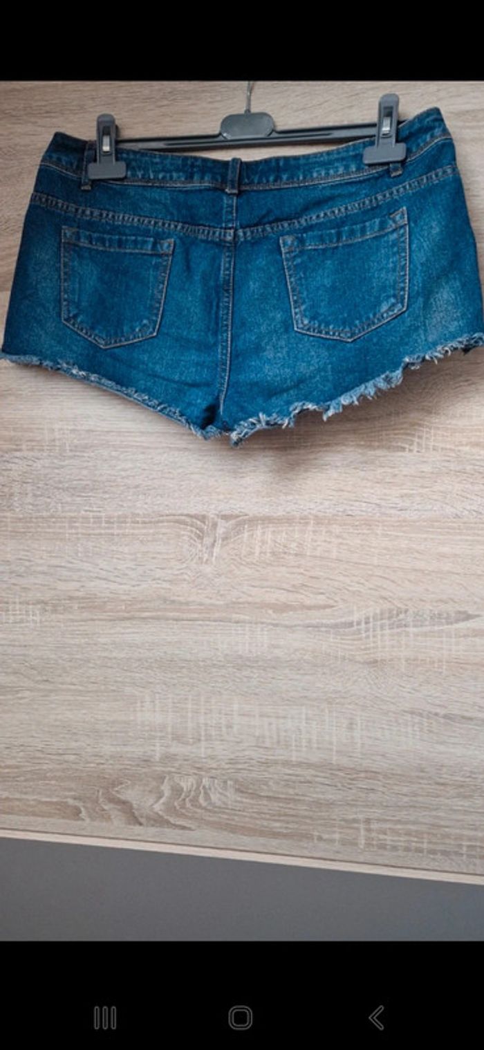 Short en jean. - photo numéro 2