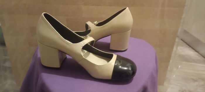 Chaussures à talons neuves