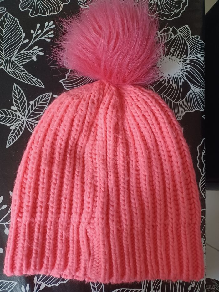 Bonnet rose avec lettre R - photo numéro 5