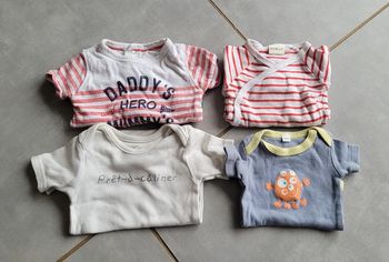 Lot bodys 1 mois
