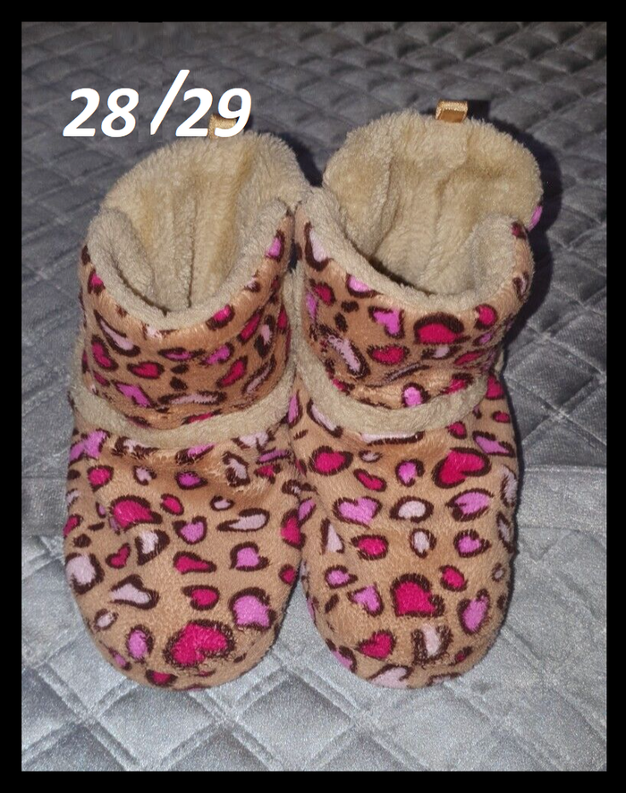 Chaussons velours polaire beige à petits cœur rose P: 28/29