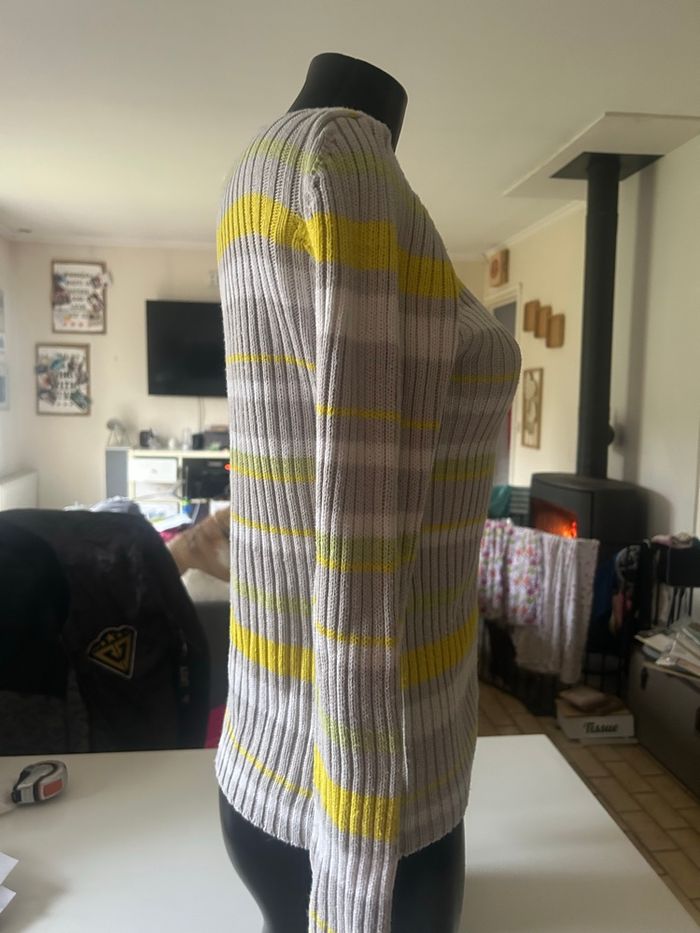 Pull à col rond TRÈS BON ÉTAT pour femme taille 36 couleurs gris et jaune - photo numéro 7