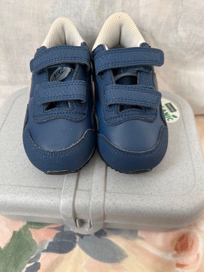 Paire de baskets Nike, taille 23,5 - photo numéro 3