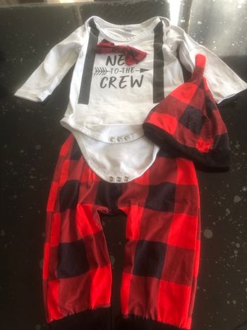 Habit de noël rouge et blanc avec bonnet et noeud  papillon 