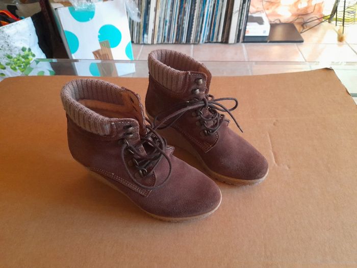Bottines en daim talon compensé