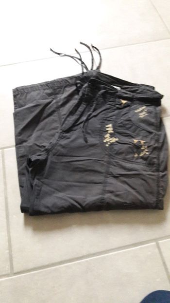 Pantacourt 44 noir et beige satisfaisant