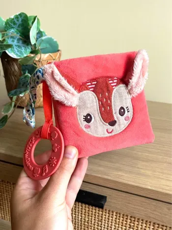 Petit Livre d'éveil en tissu-peluche Stella le faon avec anneau de dentition marque Lilliputiens
