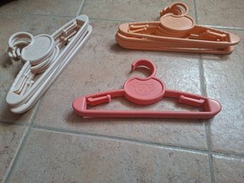 Lot de 14 cintres enfants