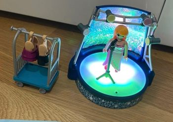 Chanteuse avec scène playmobil