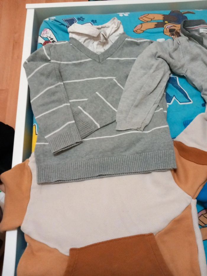 Lot 5 pull et 1 gilet - photo numéro 2
