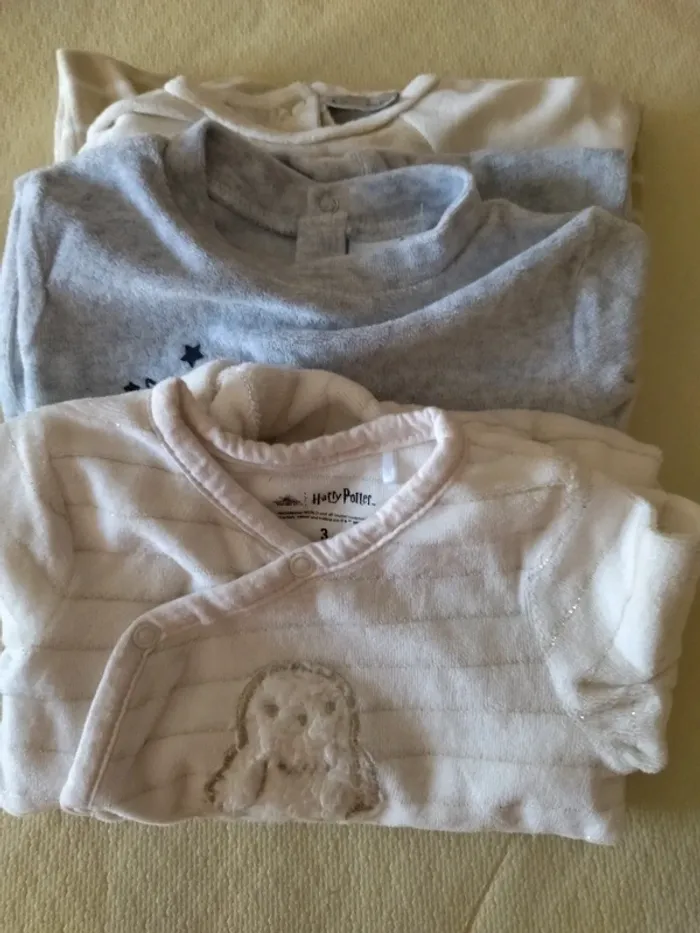 Lot de 3 grenouillères 3 mois. Tbe